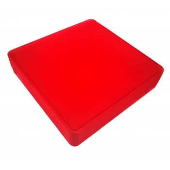 Raudona aksominė dėžutė